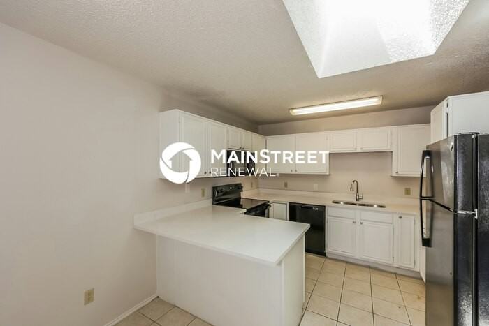 10909 Hornby St - Photo 7 of 16