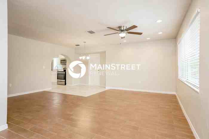 13606 River Forest Dr - Photo 3 of 16