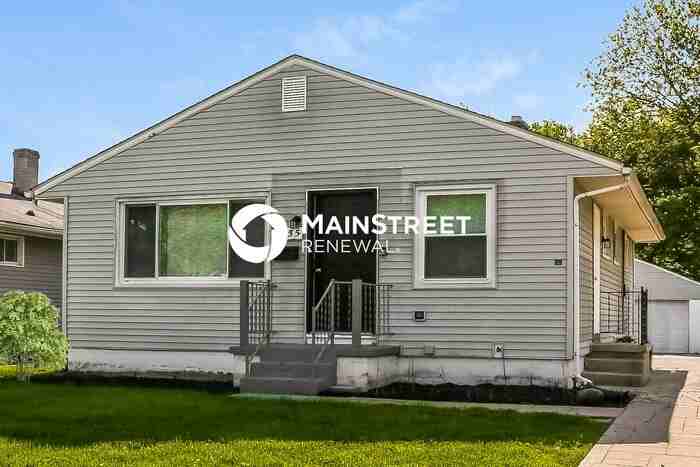 1935 S Champion Ave - Photo 4 of 17