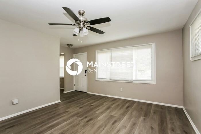 1935 S Champion Ave - Photo 5 of 17