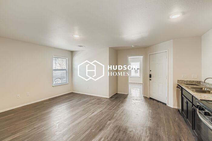 1437 Nw 17th Ave #B - Photo 5 of 14
