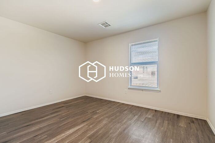 1437 Nw 17th Ave #B - Photo 7 of 14