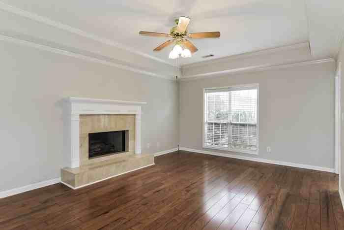 1303 Dorchester Dr - Photo 2 of 15