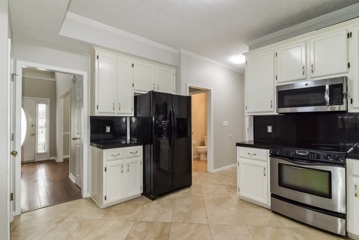 1303 Dorchester Dr - Photo 6 of 15