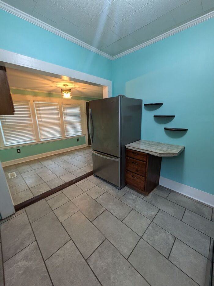 215 W D St - Photo 5 of 17