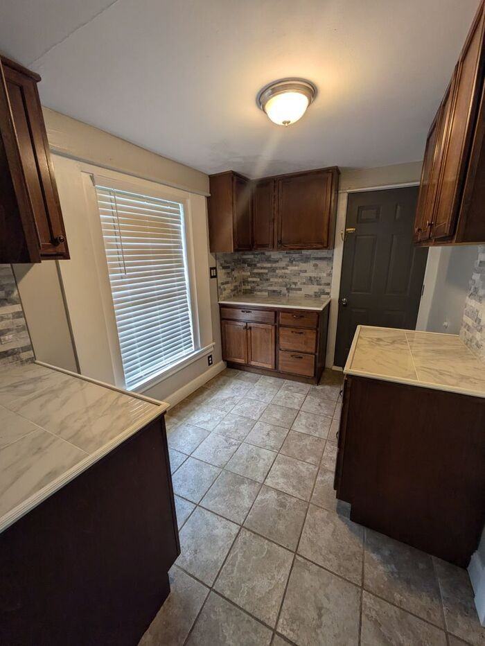 215 W D St - Photo 7 of 17