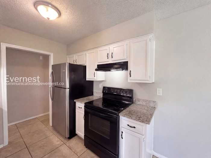 6585 Fairwood Cv - Photo 3 of 27