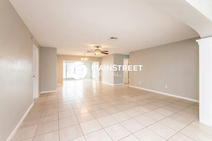 2471 Nw 16th St - Photo 4 of 17