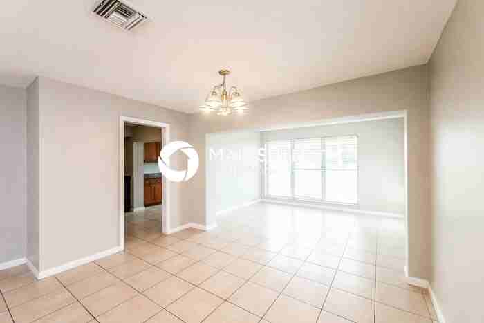 2471 Nw 16th St - Photo 5 of 17