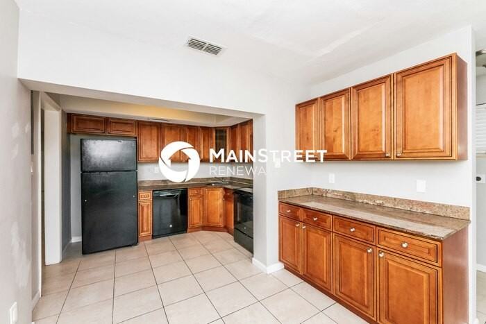 2471 Nw 16th St - Photo 7 of 17