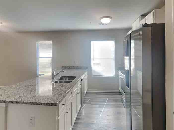 1048 Wedgewood Ct - Photo 6 of 22