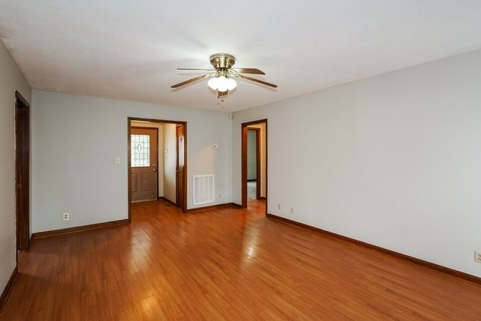 323 Southern Dr - Photo 3 of 11