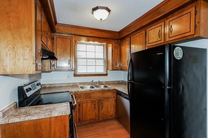 323 Southern Dr - Photo 5 of 11