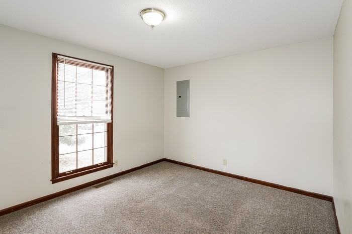 323 Southern Dr - Photo 7 of 11