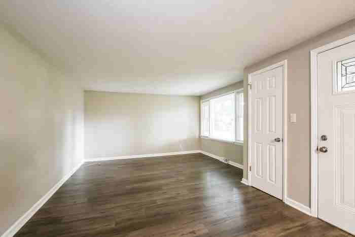 120 E 75th St - Photo 3 of 10