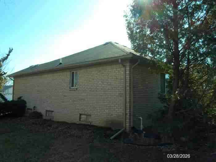 2081 Newburgh Dr - Photo 6 of 8