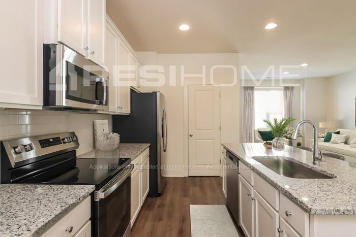 283 Rae Way - Photo 4 of 17