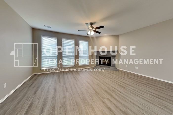 900 Pebblecreek Dr - Photo 4 of 20