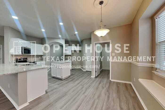 900 Pebblecreek Dr - Photo 7 of 20
