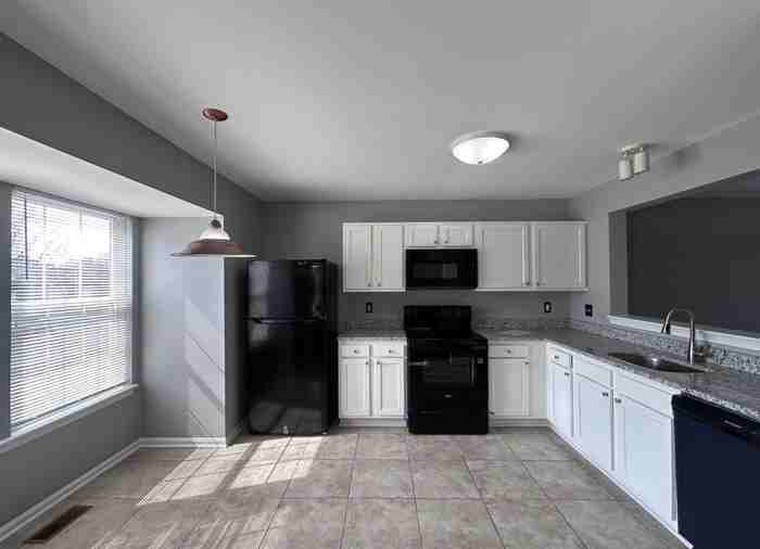 99 Tattersaul Ct - Photo 2 of 13