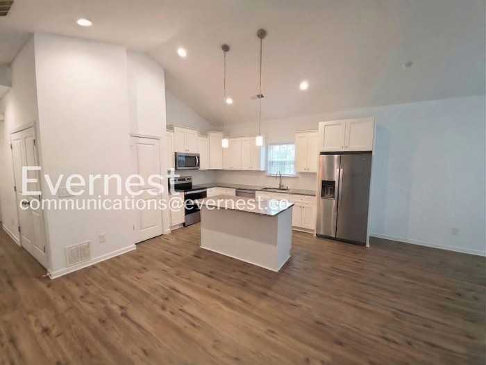 225 Tanner St - Photo 2 of 20