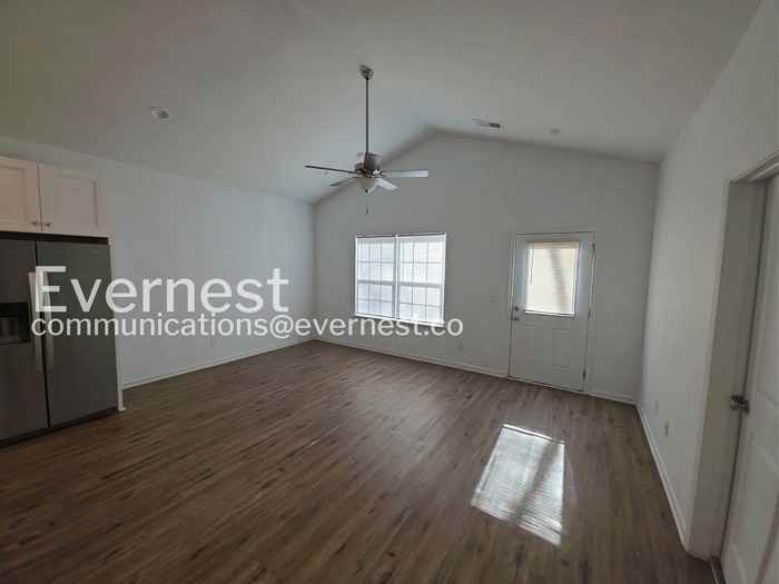 225 Tanner St - Photo 4 of 20