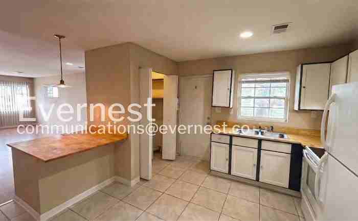 1525 Kirby Ave - Photo 3 of 17