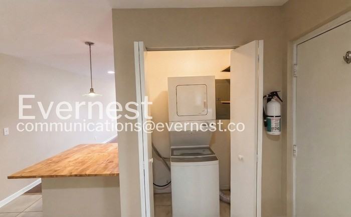 1525 Kirby Ave - Photo 4 of 17