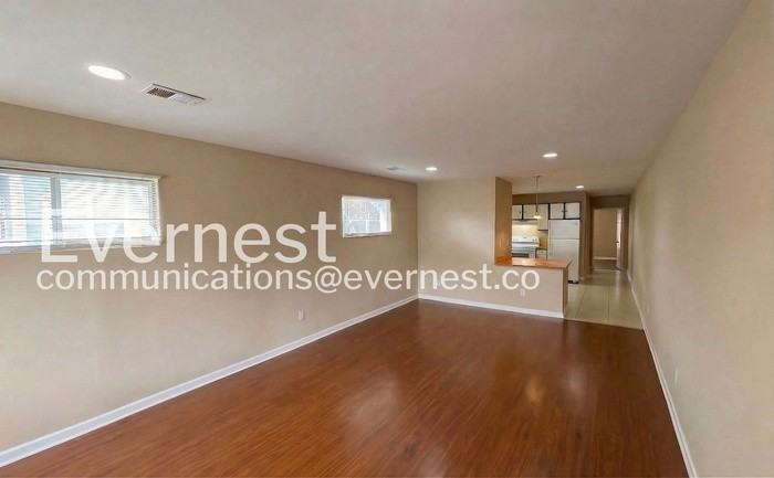 1525 Kirby Ave - Photo 5 of 17