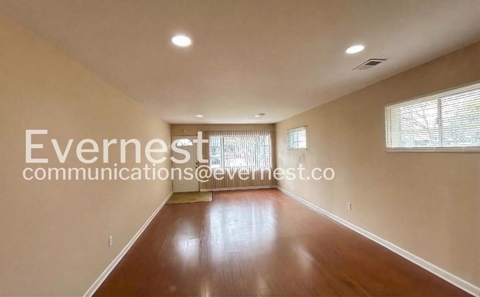 1525 Kirby Ave - Photo 6 of 17