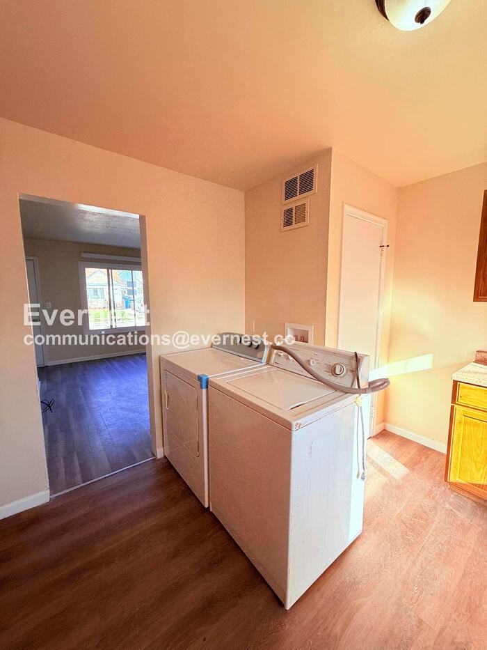 24612 Berry Ave - Photo 4 of 27