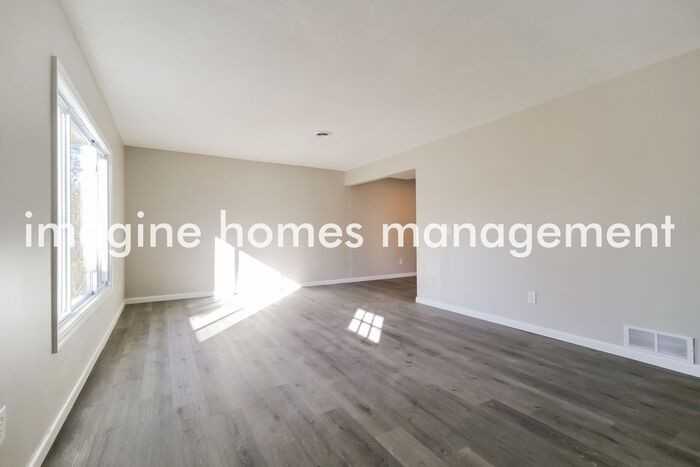 5395 Broad Blvd - Photo 6 of 19