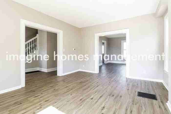 124 E 10th St - Photo 3 of 23