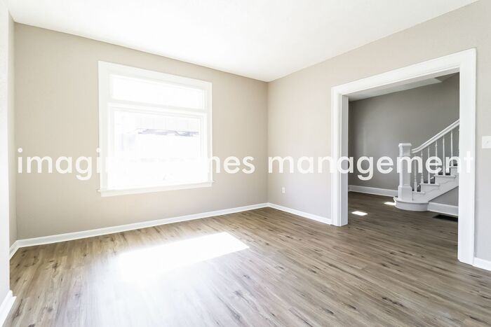 124 E 10th St - Photo 4 of 23