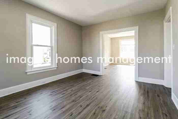 124 E 10th St - Photo 5 of 23