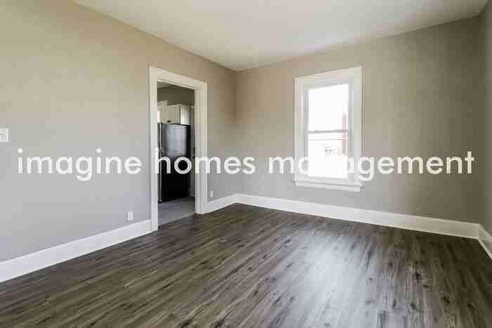 124 E 10th St - Photo 6 of 23