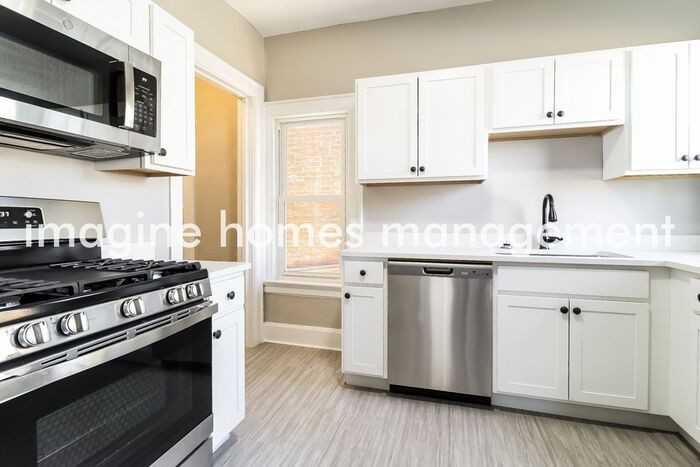 124 E 10th St - Photo 7 of 23