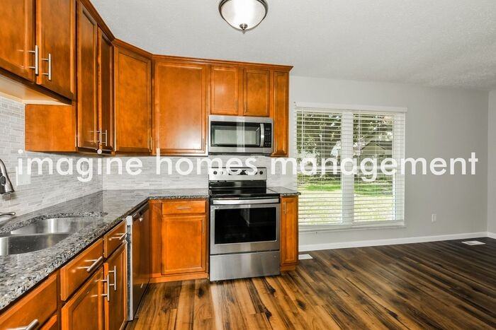 2717 Greenleaf Dr - Photo 6 of 14