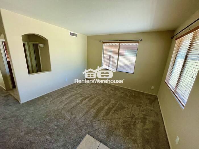 371 E Embassy Dr - Photo 4 of 24