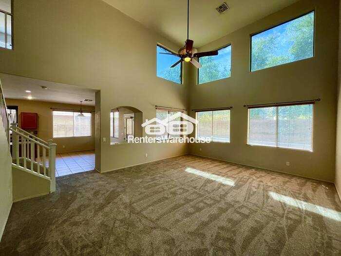 371 E Embassy Dr - Photo 5 of 24