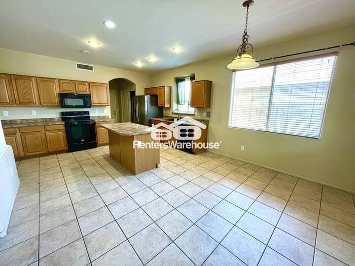 371 E Embassy Dr - Photo 6 of 24