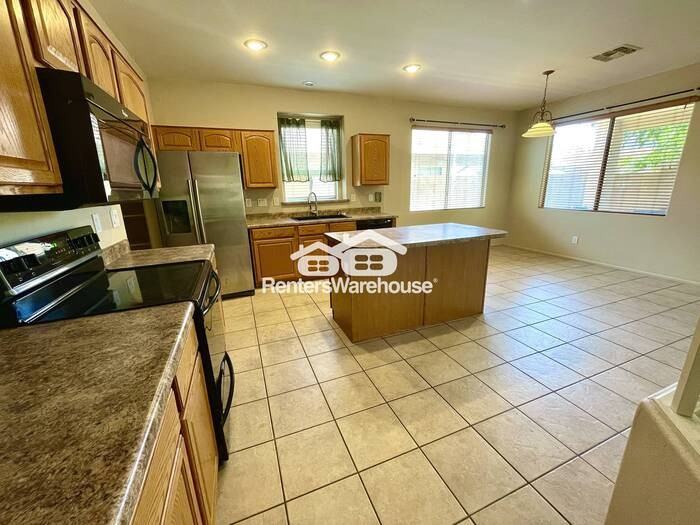 371 E Embassy Dr - Photo 7 of 24