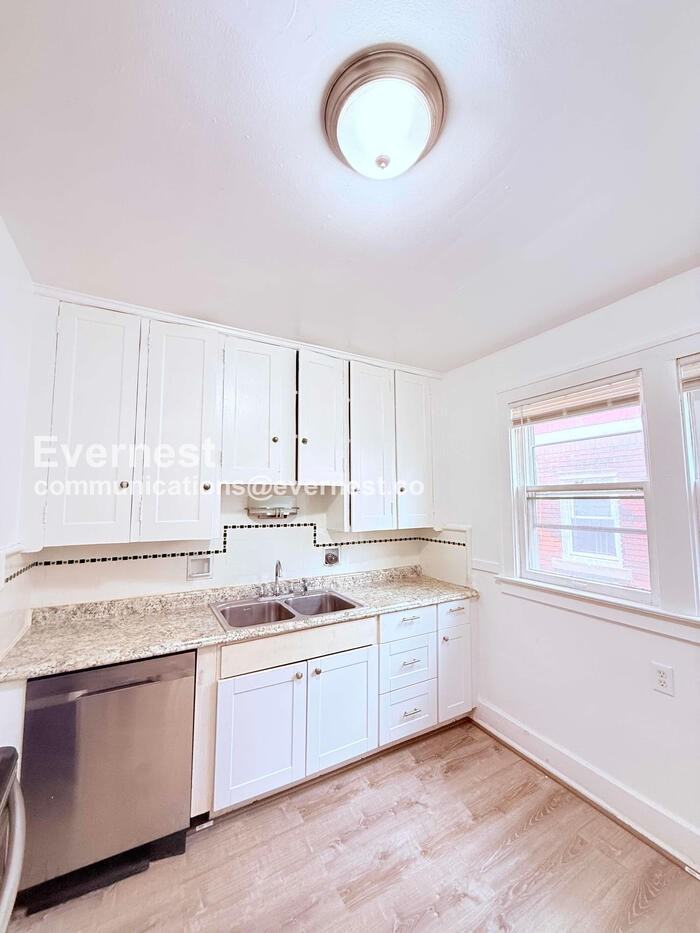 13523 Santa Rosa Dr - Photo 3 of 31