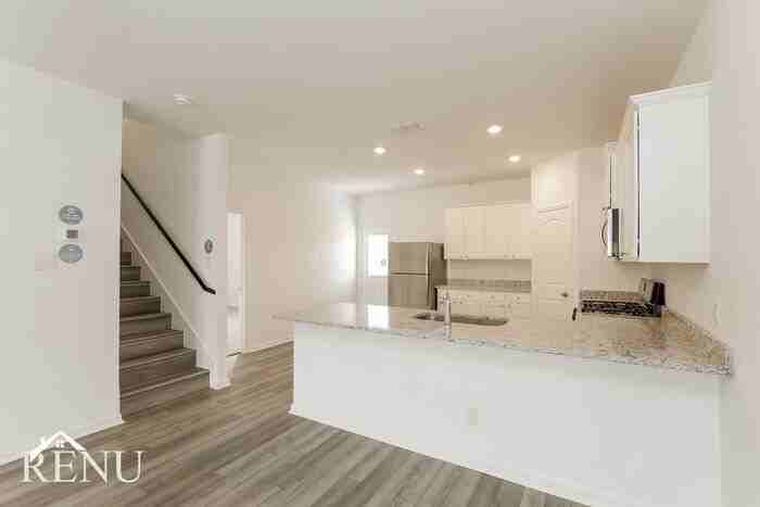 2935 Jackson Smt - Photo 7 of 25