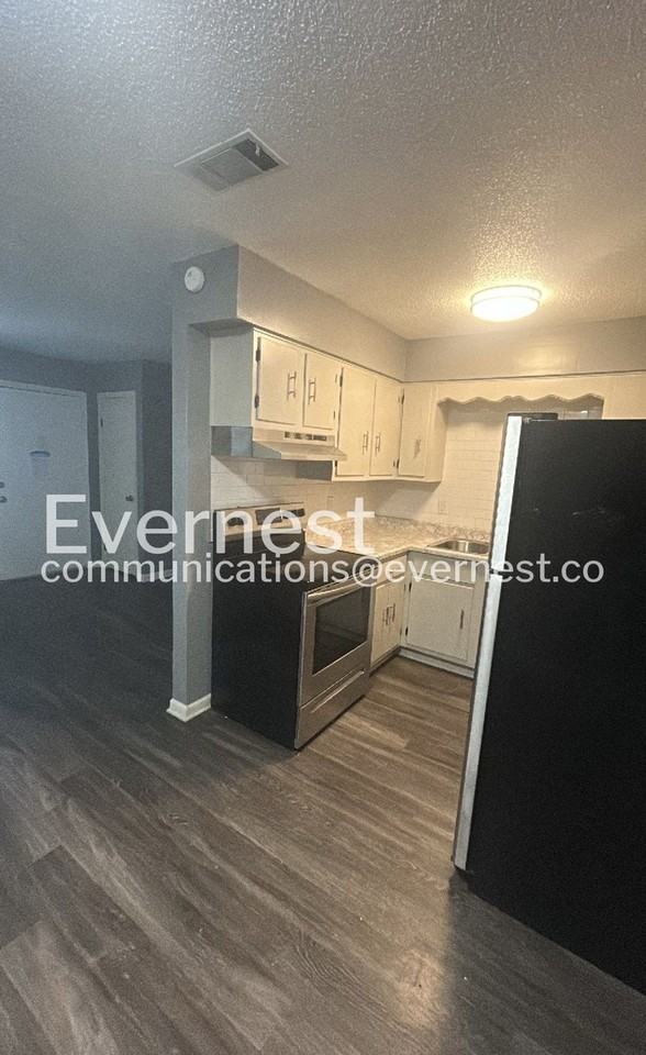 9 Meredith Ct #6 - Photo 3 of 17