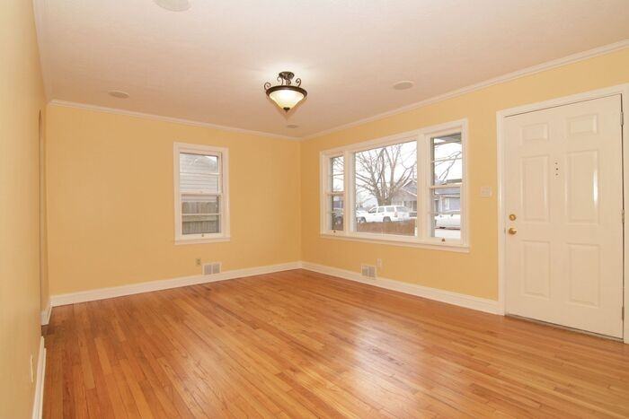 1621 N Livingston Ave - Photo 4 of 22