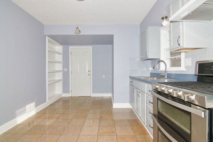 1621 N Livingston Ave - Photo 7 of 22