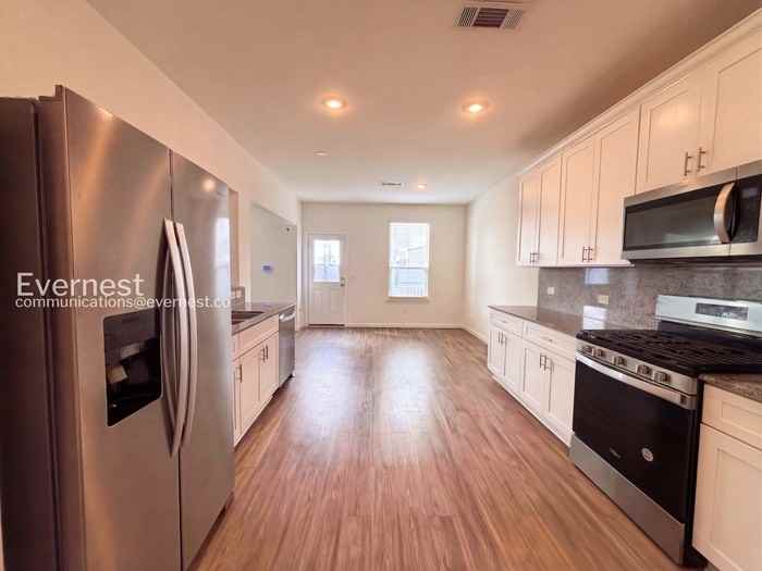 7314 Madison Commons Ln - Photo 3 of 29