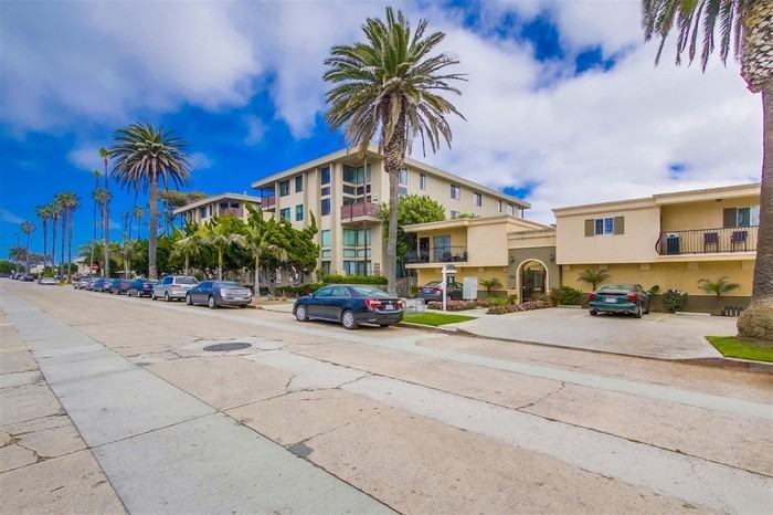 853 Thomas Ave #2 - Photo 7 of 8