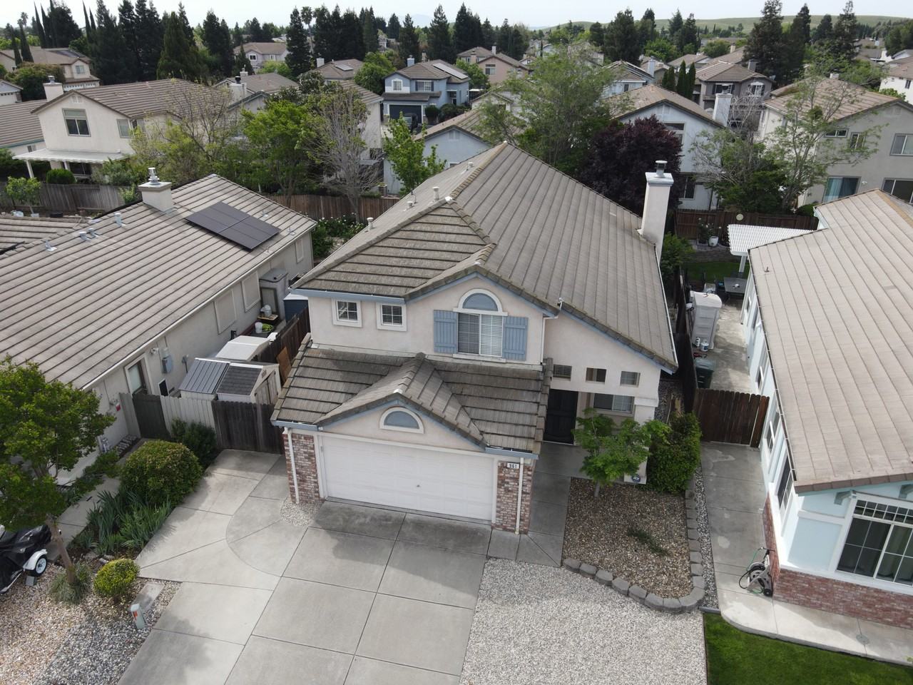 961 Celestine Circle - Photo 3 of 43